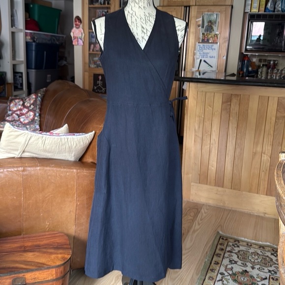 Eileen Fisher, Navy Blue Linen V-neck, Sleeveless, Midi Wrap Dress. XS - Picture 1 of 13